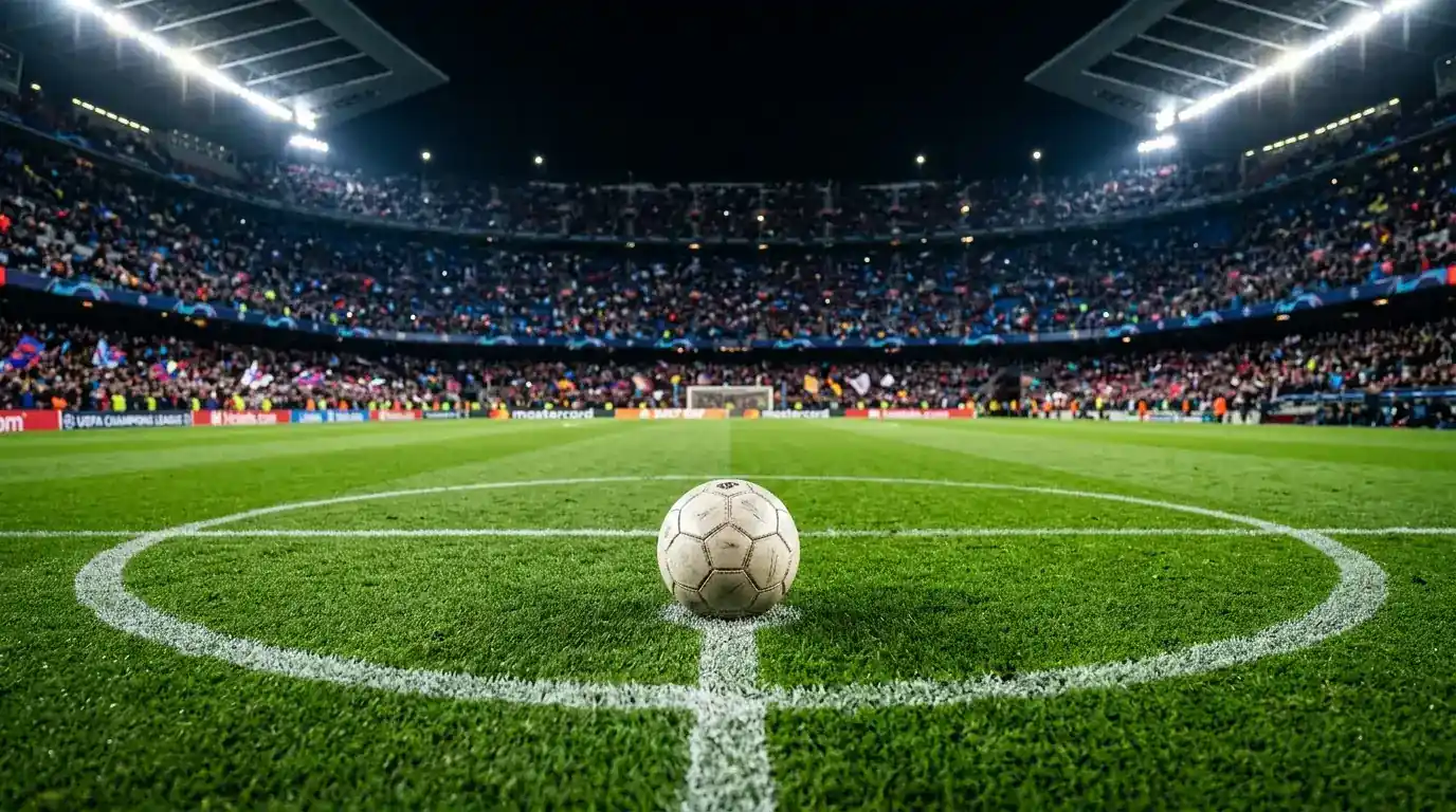 Ballon de football au centre d'un stade moderne avec gradins remplis et éclairage de match nocturne